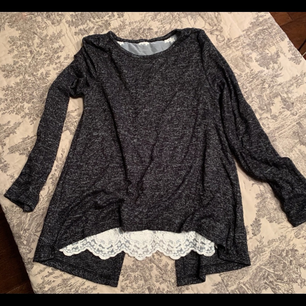 Beautiful top, soft and loose style